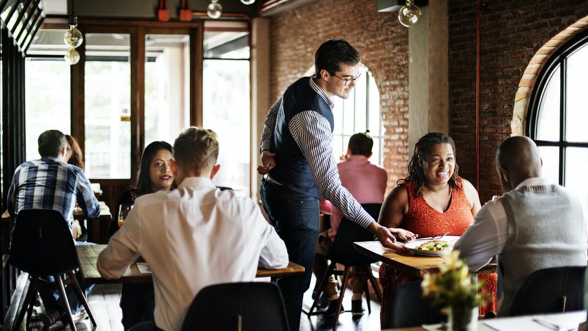 How Restaurant Owners Can Fill More Tables With Better Online Visibility